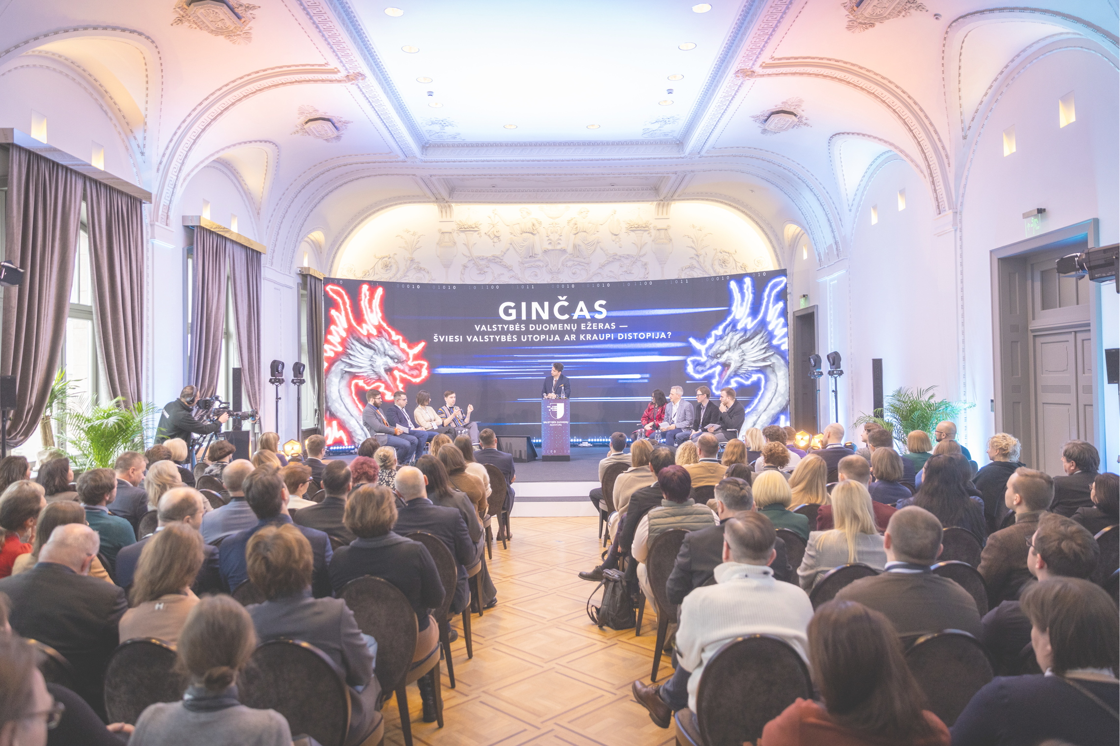 Nuotrauka iš renginio salės su žmonėmis